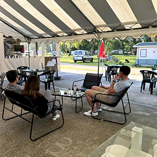 Le snack-bar du camping de la Grande Pâture proche de la Touraine